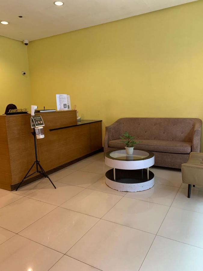 One Palm Tree - 5th Fl With Balcony - Across Terminal 3 Airport Manila