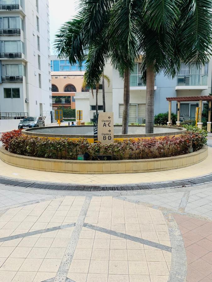 One Palm Tree - 5th Fl With Balcony - Across Terminal 3 Airport Apartment *