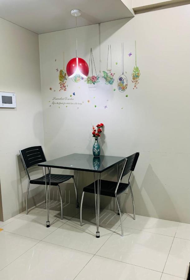 One Palm Tree - 5th Fl With Balcony - Across Terminal 3 Airport Apartment *