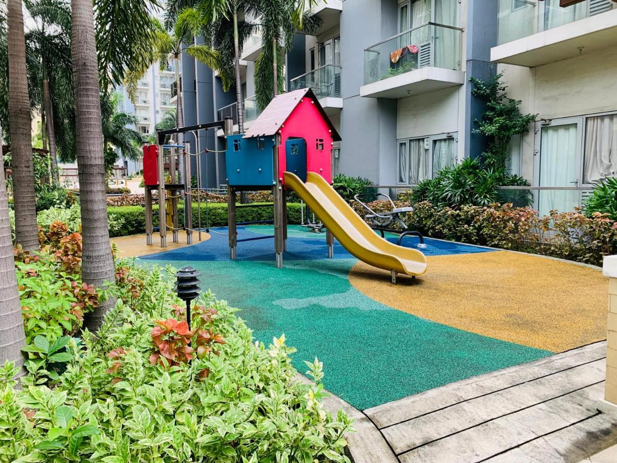 Apartment One Palm Tree - 5th Fl With Balcony - Across Terminal 3 Airport Manila